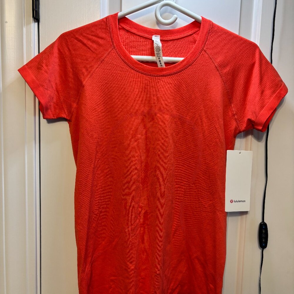 NWT Lululemon Women's Size 8 Swiftly Tech Short Sleeve 2.0 Top - Picture 2 of 10
